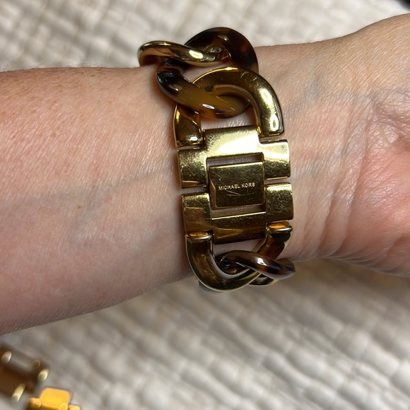 Michael Kors Tortoise bracelet watch - Picture 5 of 7